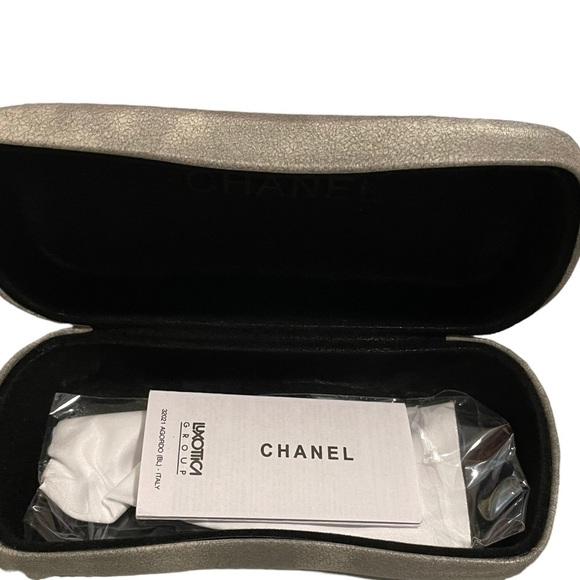 Chanel Sunglass Suede Case With Cloth & Booklet, Rare - Picture 2 of 4